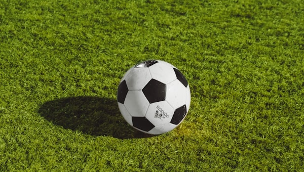 英超联赛焦点战直播 - 曼城对阵利物浦的激烈比赛现场